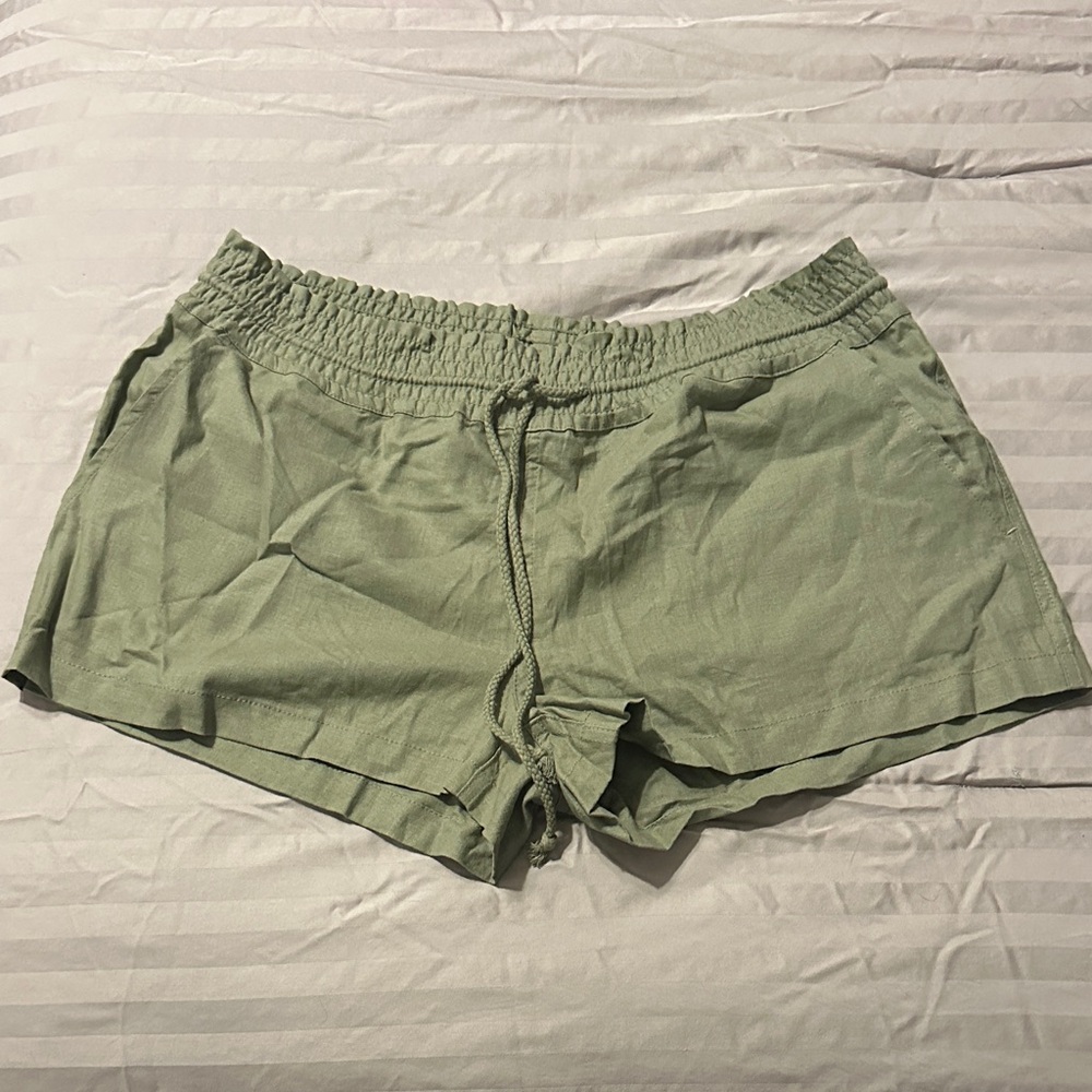 Olive Women's Salt Life Shorts